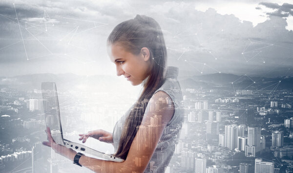 woman  working on laptop