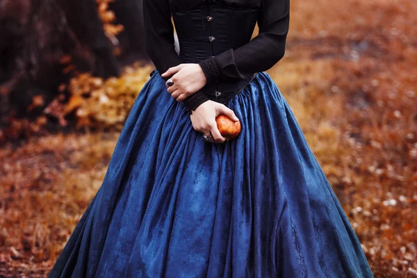 Snow White princess with the famous red apple. Girl holds a ripe Apple sitting on lap — Stock Photo, Image