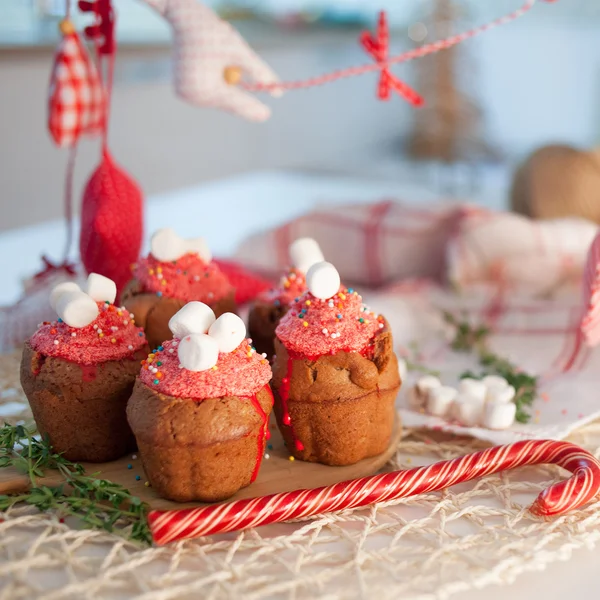 New Year celebration cupcakes, chocolate muffins on table — Stock Photo, Image