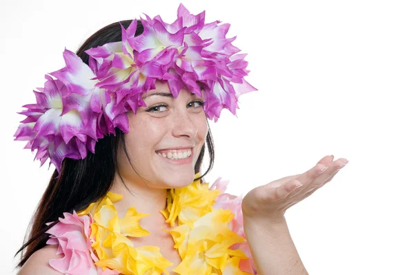 Chica en una corona hawaiana señalando con la mano —  Fotos de Stock