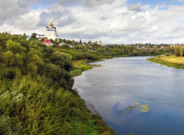 Şehir Yelets ve Sosna Nehri Köprüsü görüntülemek