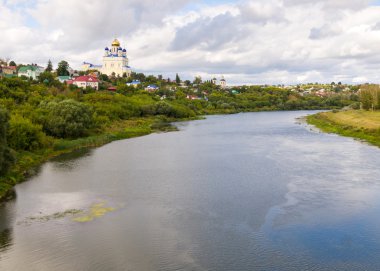 Şehir Yelets ve Sosna Nehri Köprüsü görüntülemek