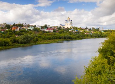 Şehir Yelets ve Sosna Nehri Köprüsü görüntülemek