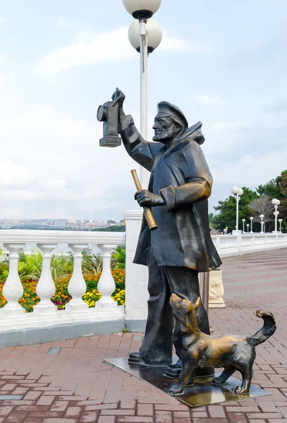 Sculpture "Old light keeper" on Gelendzhik waterfront — Stock Photo, Image