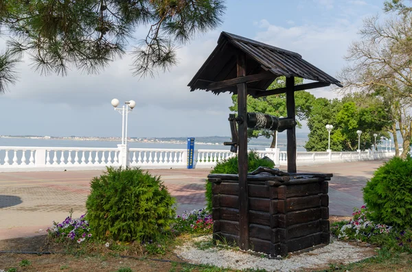 Brunnen an der Promenade. Gelendschik. — Stockfoto