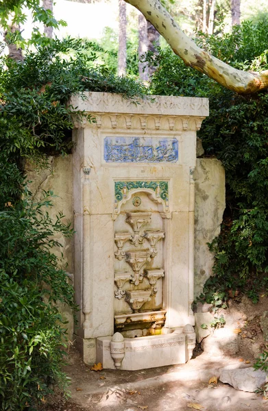 Una copia de la Fuente de Bakhchisarai en el botánico Nikitsky —  Fotos de Stock