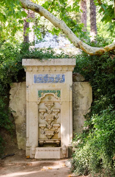 Een kopie van de fontein van bakhchisarai in de botanische nikitsky — Stockfoto