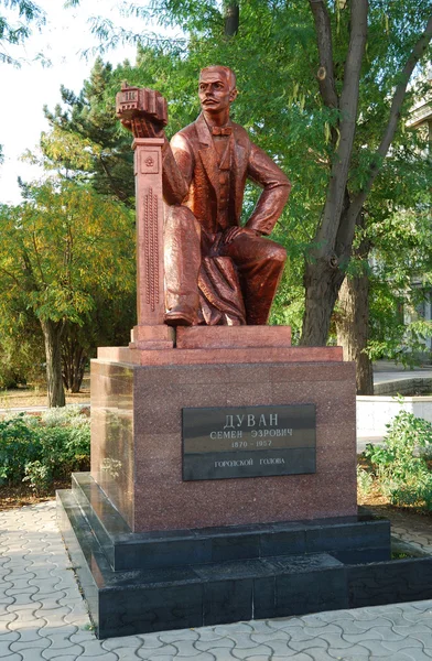 Памятник Семену Дувану в Евпатории. Крым . — стоковое фото