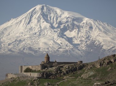 Hor Virap Manastırı ile Ararat dağı üzerinde harika görünümünde arka plan. Ermenistan.