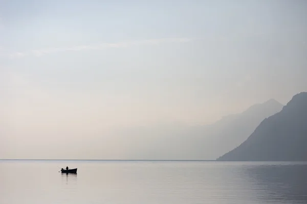 Lake Garda yalnız tekne