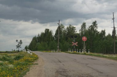 Arailway Geçidi yakınlarındaki yaz manzarası