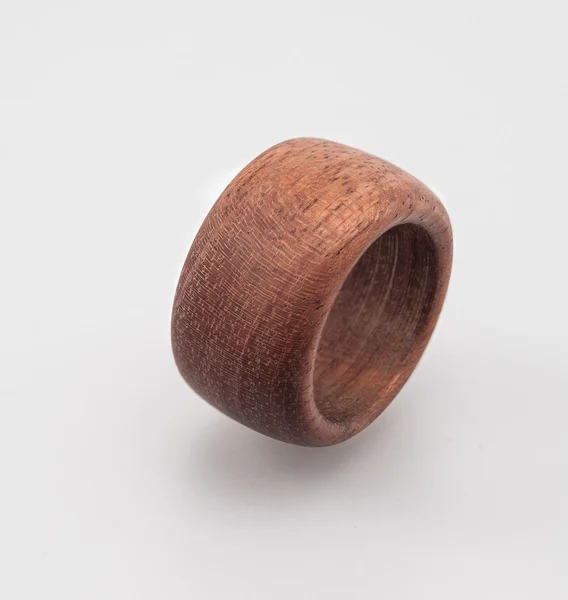 Fából készült ékszerekért gyűrűt piros fa — Stock Fotó