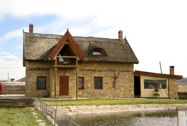 Casa moderna no estilo moldavo nacional — Fotografia de Stock