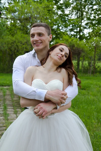 Hermosa pareja de novia y novio —  Fotos de Stock