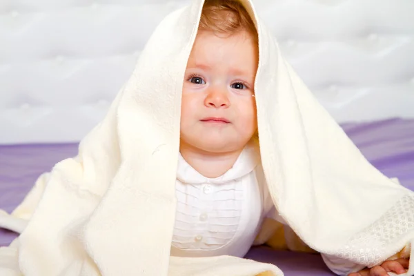 Güzel gülümseyen şirin bebek — Stok fotoğraf