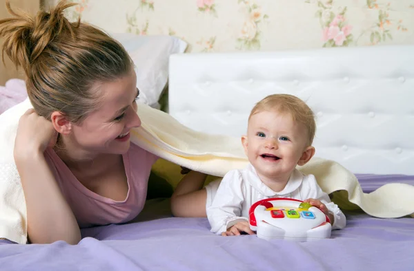 Mutter mit dem kleinen Mädchen, Baby — Stockfoto