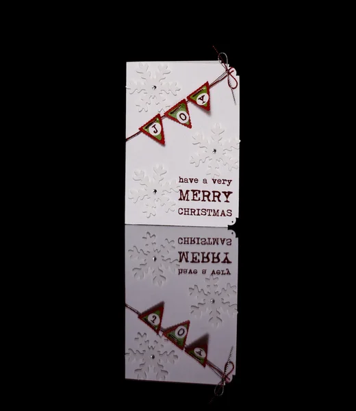 Biglietto natalizio con abete ornamentale su sfondo nero — Foto Stock