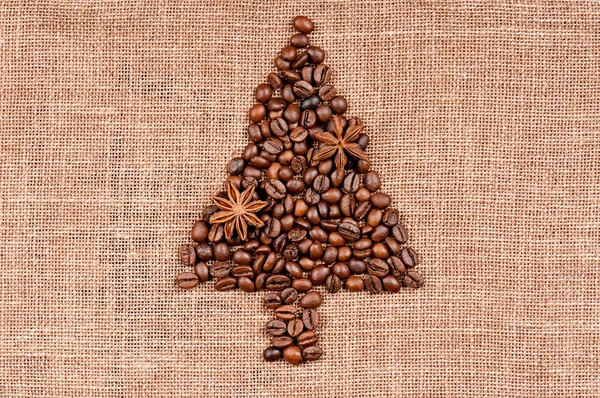 Kerstboom gemaakt van koffie bonen — Stockfoto