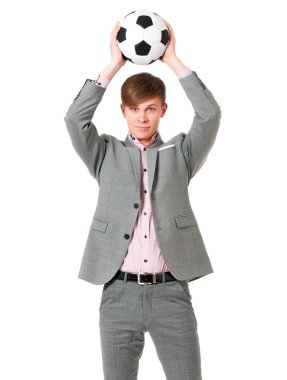 Futbol topu ile takım elbiseli adam