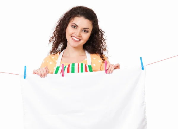 Hospodyňka visí prádlo na šňůru — Stock fotografie