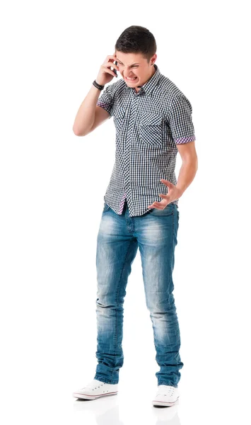 Jonge man praten op mobiele telefoon — Stockfoto