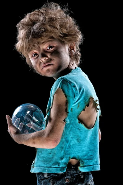 Niño pequeño con bombilla — Foto de Stock