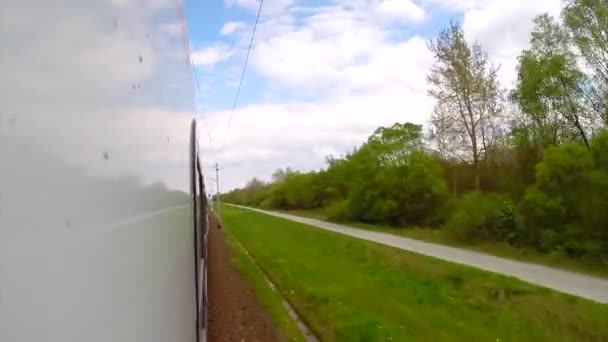 Вид з рухомого поїзда залізниці — стокове відео