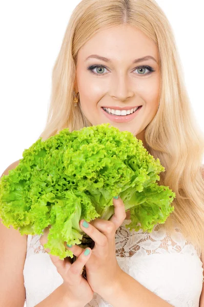Женщина со свежим салатом — стоковое фото