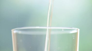 Taze serin maden suyu