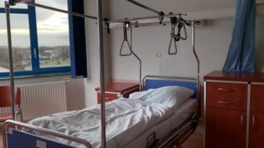 Yataklı hastane odası.