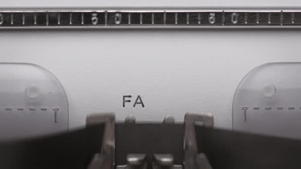 Digitação de texto na máquina de escrever — Vídeo de Stock