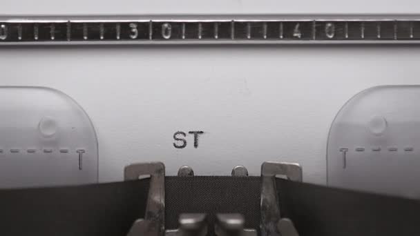 Dactylographie texte sur machine à écrire — Video