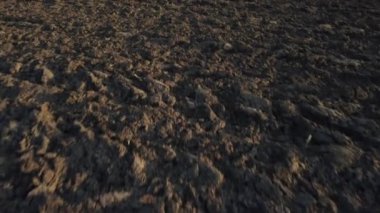 İnsansız hava aracı tarlasını vurdu.