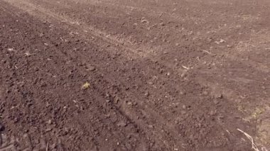 Baharda sürülmüş tarlalar