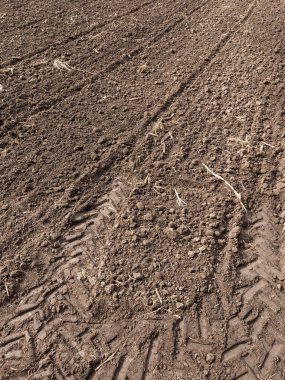 Baharda sürülmüş tarlalar