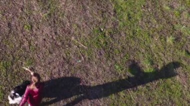 Köpekli kız görüntüsü