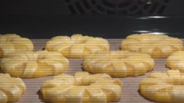 Fırında ananaslı börek pişirme süreleri 4K