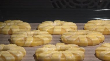 Fırında ananaslı börek pişirme süreleri 4K