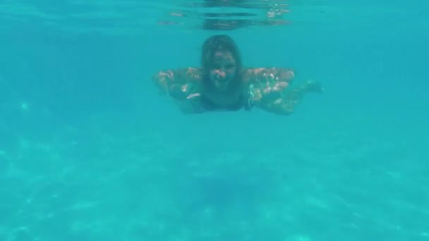 Nő a medence — Stock videók