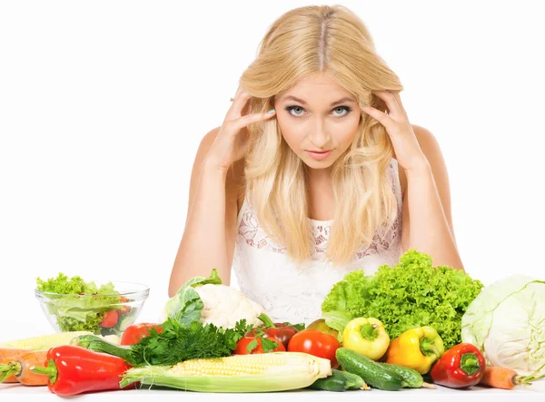 Kvinna med grönsaker — Stockfoto