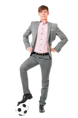 adam futbol topu ile