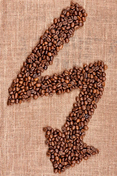 Kaffebönor på säckväv — Stockfoto
