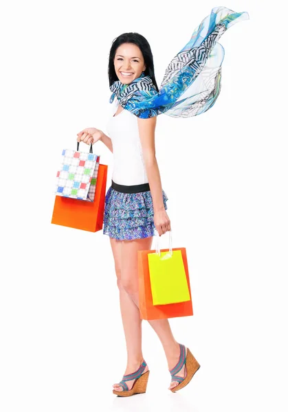 Femme faisant du shopping avec de nombreux sacs à provisions — Photo