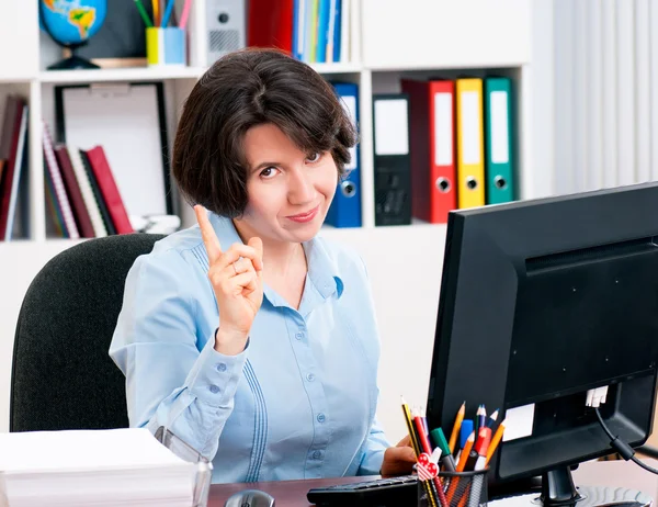 Mujer de negocios en el lugar de trabajo —  Fotos de Stock