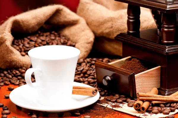 Coffee grinder and cup of coffee — Stock Photo, Image