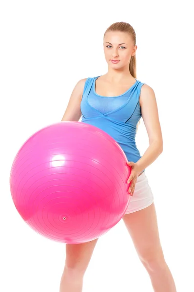 Retrato de mulher fitness com bola de fitness rosa — Fotografia de Stock