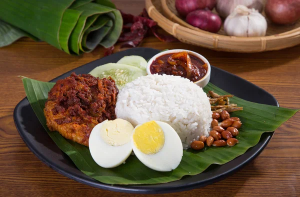 Nasi lemak, geleneksel malay köri pirinç yapıştırın