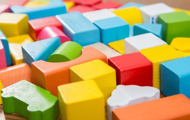 Sıralanan ahşap oyuncak blok