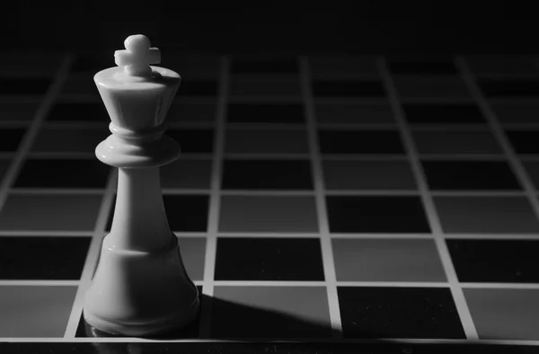 Šachová figurka na pozadí desky — Stock fotografie