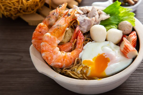 Clay Pot Yee Mee Seafood Noodle Soup Flavorful Cooked Ingredients — Stock Photo, Image